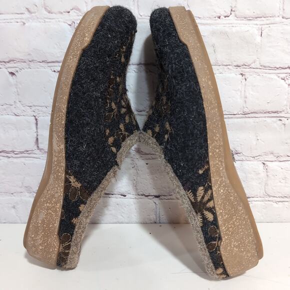 Taos Woolderness 2 Sz 39 US 8-8.5 Floral Gray Boho Embroidered Mules Clogs - Picture 4 of 11